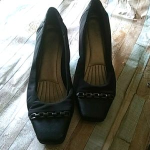 Easy spirit kitten heels